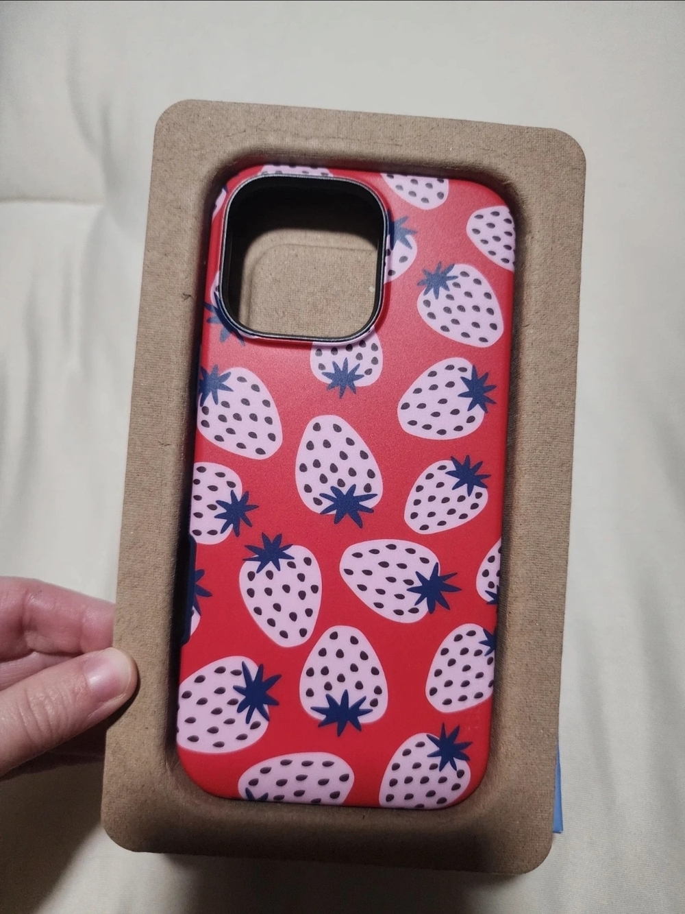 Casely iphone 16 pro max strawberry case